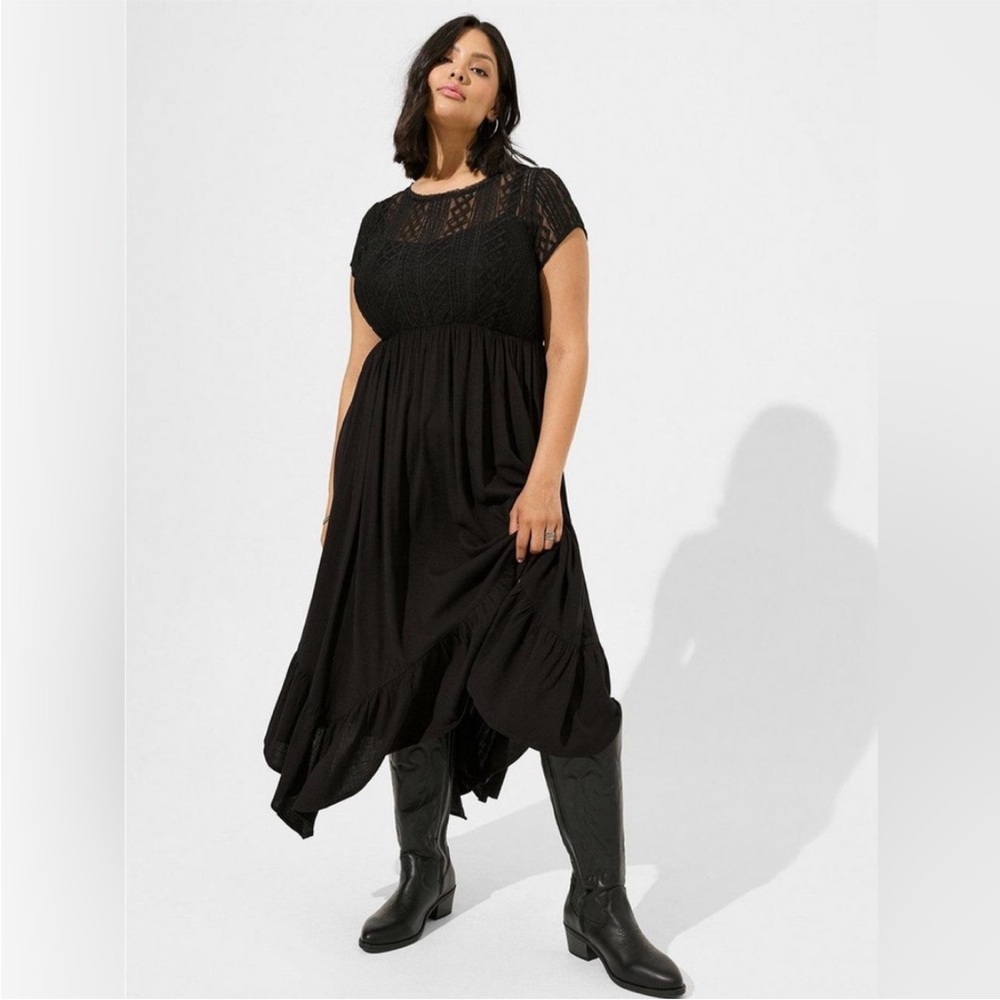 TORRID
MIDI RAYON SLUB LACE TRIM DRESS
